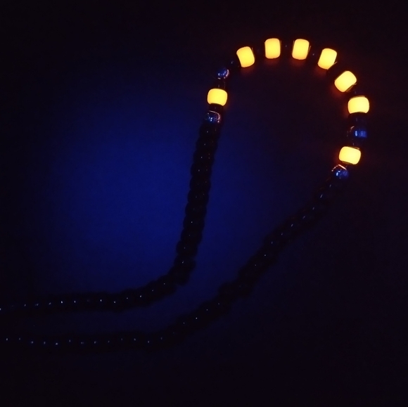 GLOW NECKLACES - Picture 15 of 16